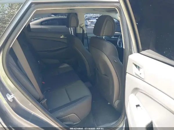 KM8J3CA27JU815282 2018 HYUNDAI TUCSON - Image 8