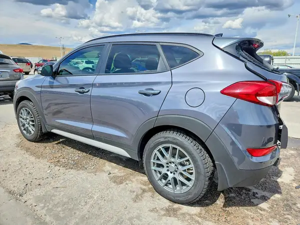 KM8J3CA27JU829960 2018 HYUNDAI TUCSON - Image 2