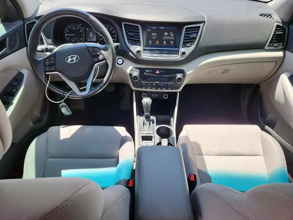 KM8J3CA27JU829960 2018 HYUNDAI TUCSON - Image 8