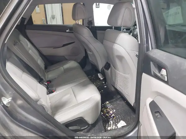 KM8J3CA27JU830235 2018 HYUNDAI TUCSON - Image 8
