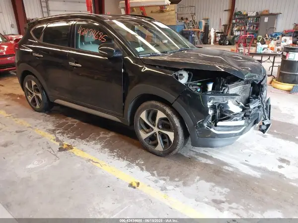 KM8J3CA27JU831594 2018 HYUNDAI TUCSON - Image 1