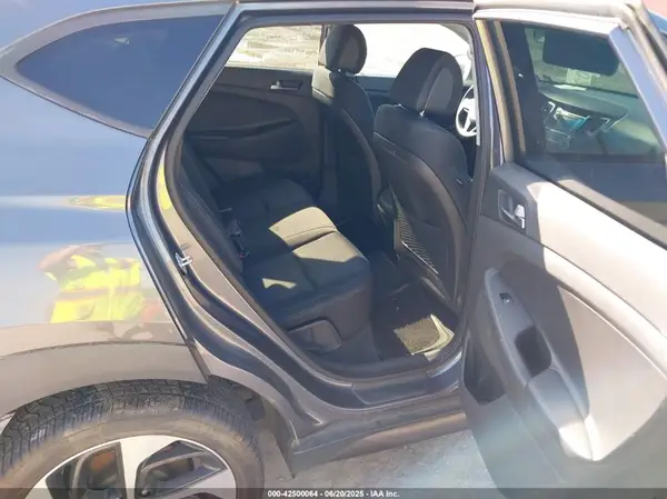 KM8J3CA28GU023182 2016 HYUNDAI TUCSON - Image 8