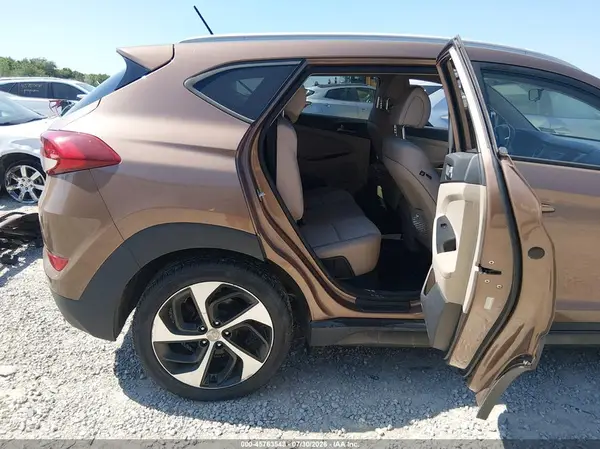 KM8J3CA28GU075525 2016 HYUNDAI TUCSON - Image 8