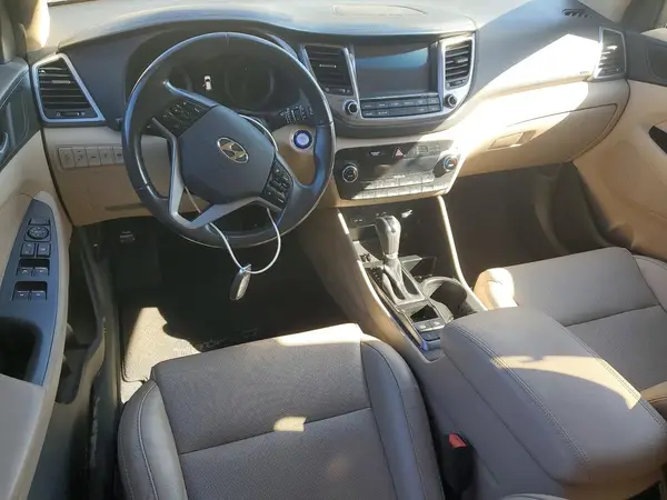 KM8J3CA28GU084466 2016 HYUNDAI TUCSON - Image 8