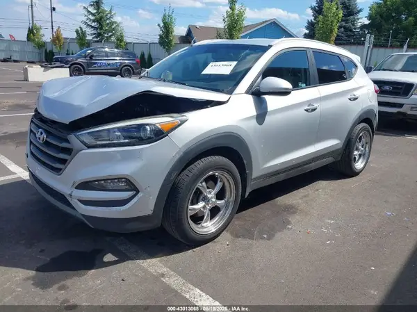 KM8J3CA28GU130409 2016 HYUNDAI TUCSON - Image 2