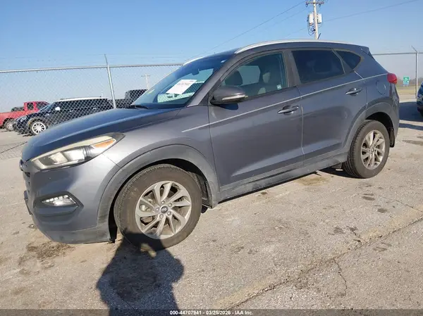 KM8J3CA28GU214004 2016 HYUNDAI TUCSON - Image 2