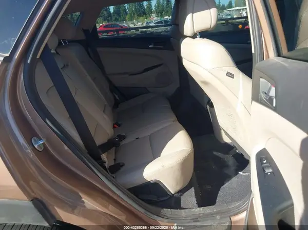 KM8J3CA28GU241039 2016 HYUNDAI TUCSON - Image 8