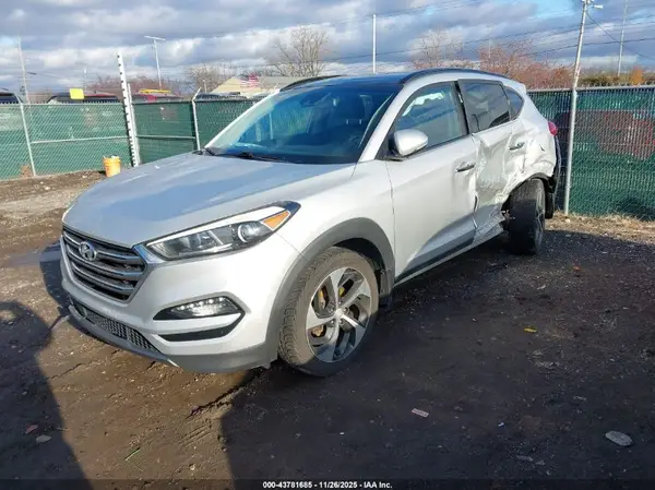 KM8J3CA28GU250811 2016 HYUNDAI TUCSON - Image 2