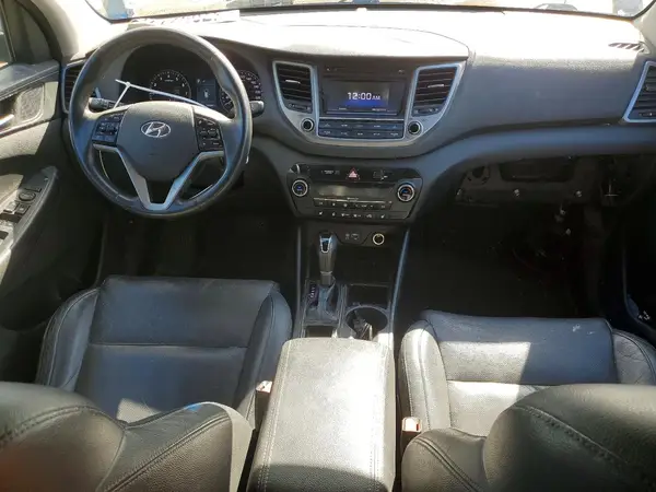 KM8J3CA28HU270896 2017 HYUNDAI TUCSON - Image 8