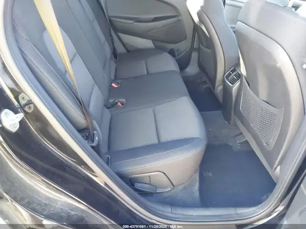 KM8J3CA28HU273068 2017 HYUNDAI TUCSON - Image 8