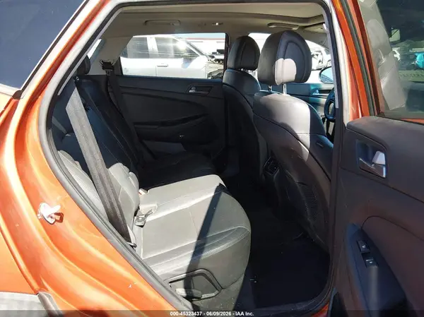 KM8J3CA28HU295975 2017 HYUNDAI TUCSON - Image 8