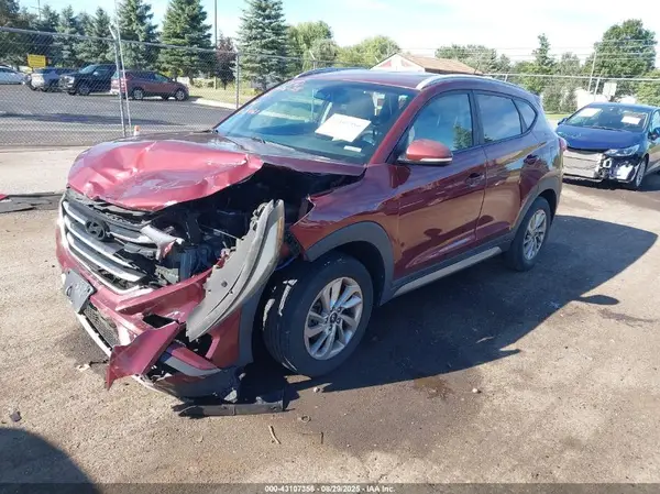 KM8J3CA28HU304061 2017 HYUNDAI TUCSON - Image 2