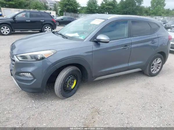 KM8J3CA28HU304870 2017 HYUNDAI TUCSON - Image 2