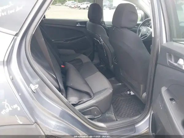 KM8J3CA28HU304870 2017 HYUNDAI TUCSON - Image 8