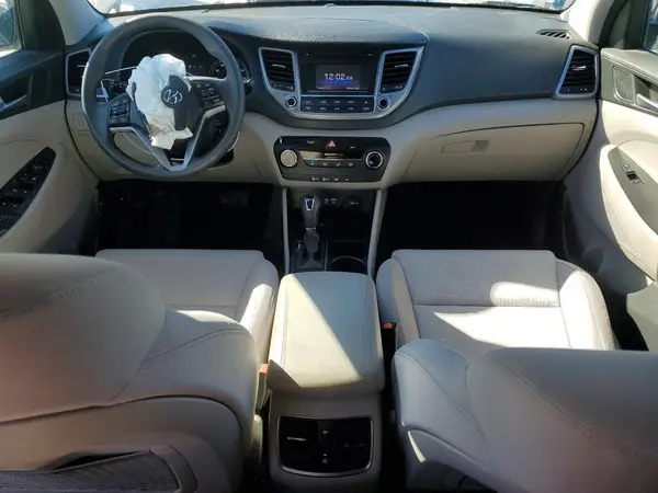 KM8J3CA28HU305081 2017 HYUNDAI TUCSON - Image 8