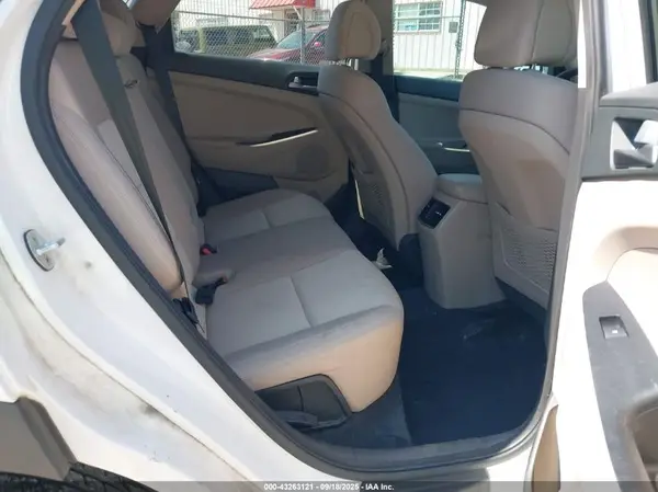 KM8J3CA28HU309759 2017 HYUNDAI TUCSON - Image 8