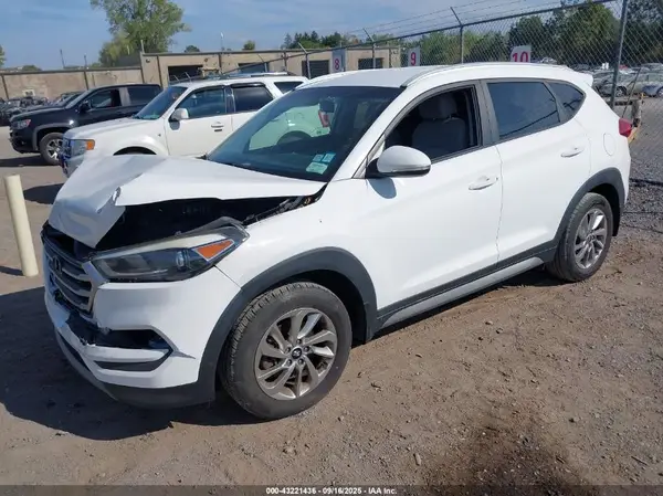 KM8J3CA28HU329333 2017 HYUNDAI TUCSON - Image 2