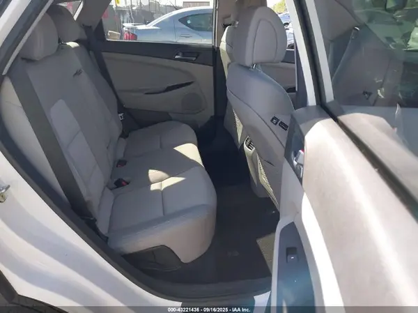KM8J3CA28HU329333 2017 HYUNDAI TUCSON - Image 8