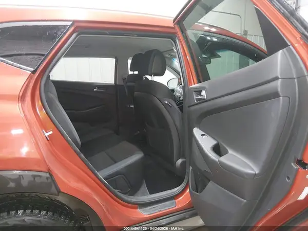 KM8J3CA28HU335679 2017 HYUNDAI TUCSON - Image 8