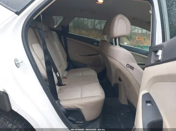 KM8J3CA28HU351428 2017 HYUNDAI TUCSON - Image 8