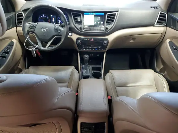KM8J3CA28HU370142 2017 HYUNDAI TUCSON - Image 8