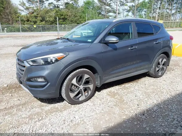 KM8J3CA28HU375907 2017 HYUNDAI TUCSON - Image 2