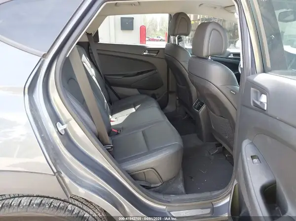 KM8J3CA28HU375907 2017 HYUNDAI TUCSON - Image 8