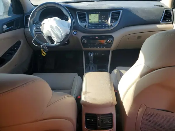 KM8J3CA28HU381772 2017 HYUNDAI TUCSON - Image 8