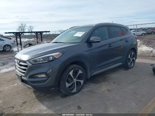 KM8J3CA28HU383067 2017 HYUNDAI TUCSON - Image 2