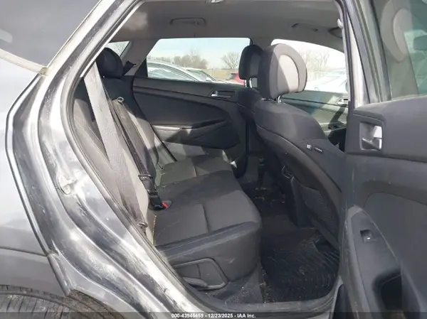 KM8J3CA28HU383067 2017 HYUNDAI TUCSON - Image 8