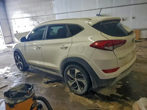 KM8J3CA28HU388852 2017 HYUNDAI TUCSON - Image 2