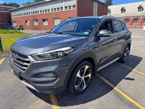 KM8J3CA28HU393176 2017 HYUNDAI TUCSON - Image 2