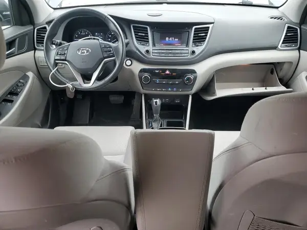 KM8J3CA28HU394103 2017 HYUNDAI TUCSON - Image 8