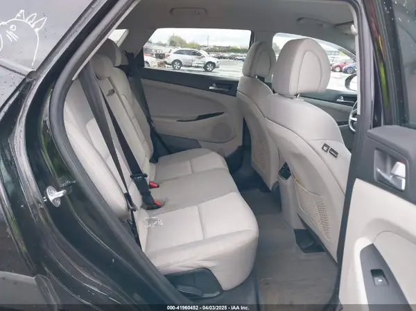 KM8J3CA28HU394750 2017 HYUNDAI TUCSON - Image 8
