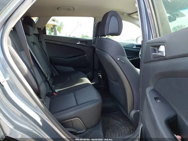 KM8J3CA28HU401437 2017 HYUNDAI TUCSON - Image 8