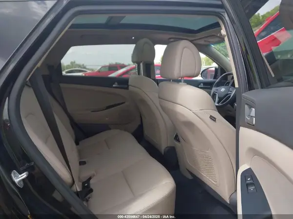 KM8J3CA28HU407626 2017 HYUNDAI TUCSON - Image 8