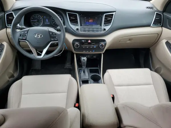 KM8J3CA28HU421803 2017 HYUNDAI TUCSON - Image 8