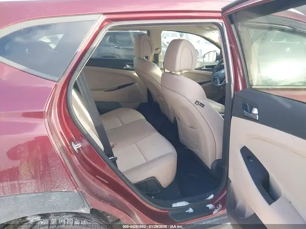 KM8J3CA28HU429089 2017 HYUNDAI TUCSON - Image 8