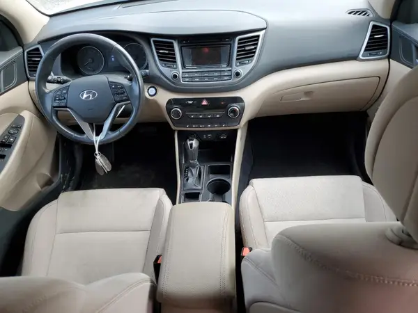 KM8J3CA28HU439010 2017 HYUNDAI TUCSON - Image 8