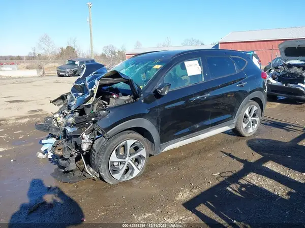 KM8J3CA28HU501599 2017 HYUNDAI TUCSON - Image 2