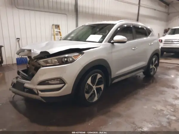KM8J3CA28HU528916 2017 HYUNDAI TUCSON - Image 2
