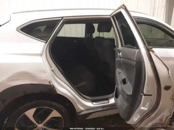 KM8J3CA28HU528916 2017 HYUNDAI TUCSON - Image 8