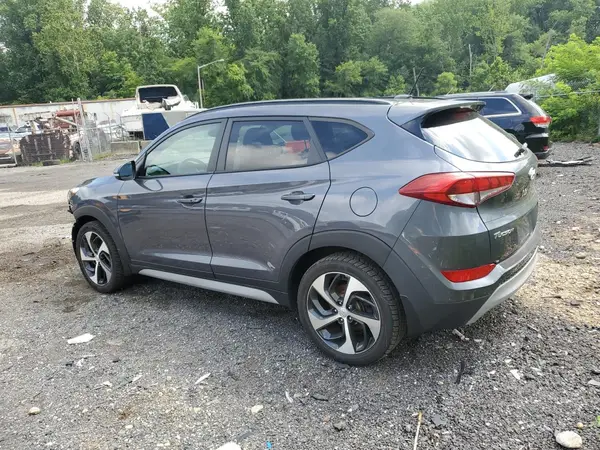 KM8J3CA28HU555257 2017 HYUNDAI TUCSON - Image 2