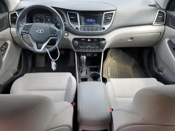 KM8J3CA28HU555257 2017 HYUNDAI TUCSON - Image 8
