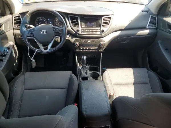 KM8J3CA28HU555310 2017 HYUNDAI TUCSON - Image 8