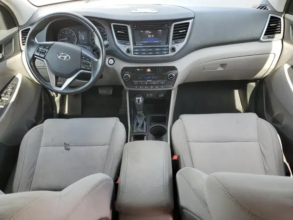 KM8J3CA28HU565173 2017 HYUNDAI TUCSON - Image 8