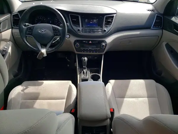 KM8J3CA28HU572382 2017 HYUNDAI TUCSON - Image 8