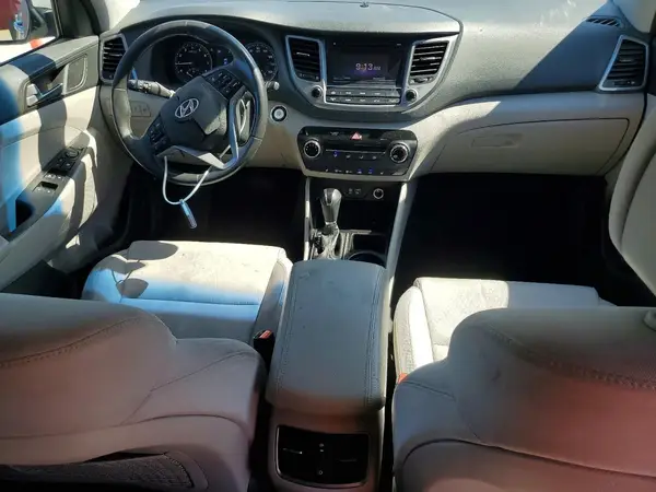 KM8J3CA28HU582605 2017 HYUNDAI TUCSON - Image 8