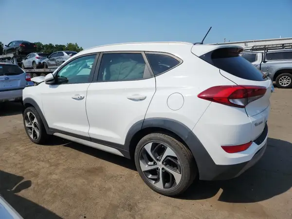 KM8J3CA28HU593555 2017 HYUNDAI TUCSON - Image 2