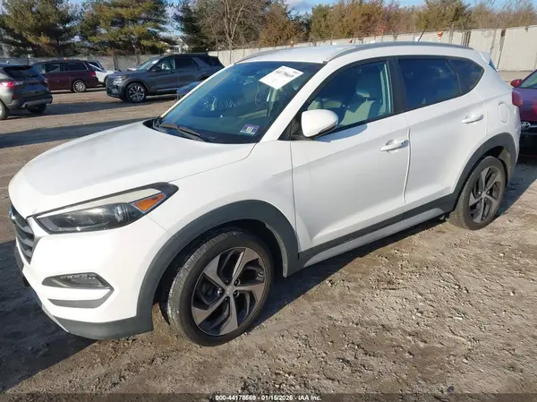 KM8J3CA28HU595323 2017 HYUNDAI TUCSON - Image 2